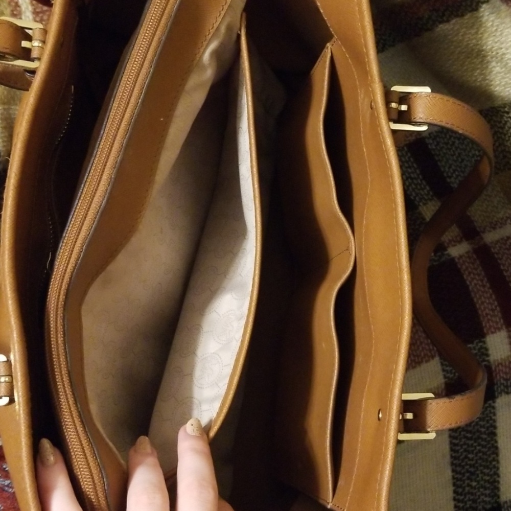 Michael Kors Jet Set Tote:Acorn - Picture 7 of 8